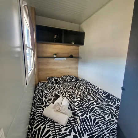 Campeggio Andesa Mobile Pirovac- Perfect Vacation In A With A Pool, Few Steps From The Sea! Pirovac