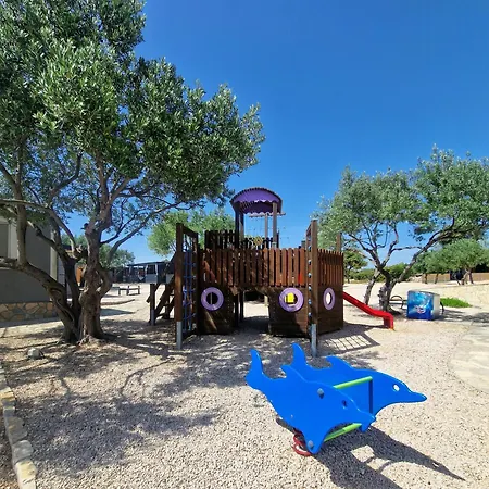 Andesa Mobile Pirovac- Perfect Vacation In A With A Pool, Few Steps From The Sea! Pirovac