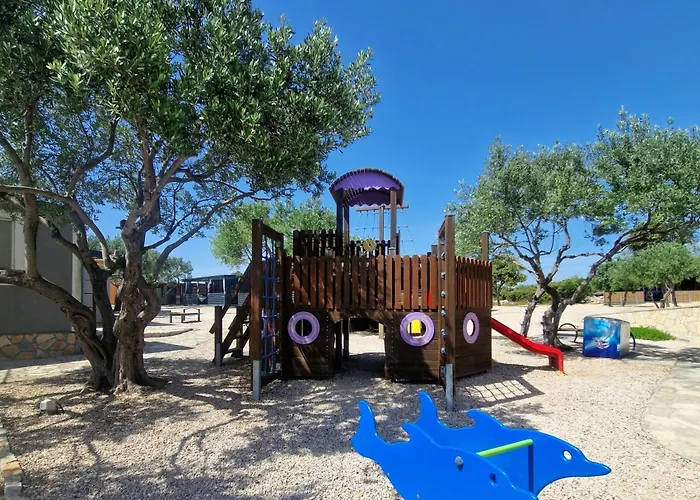 Andesa Mobile Pirovac- Perfect Vacation In A With A Pool, Few Steps From The Sea! Pirovac